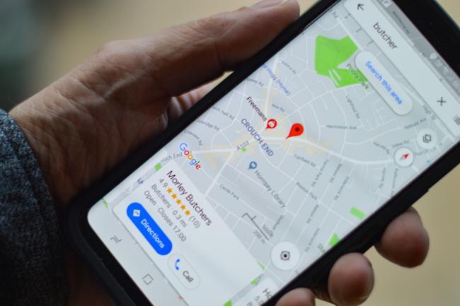 How to share live location to stay connected with your loved one?