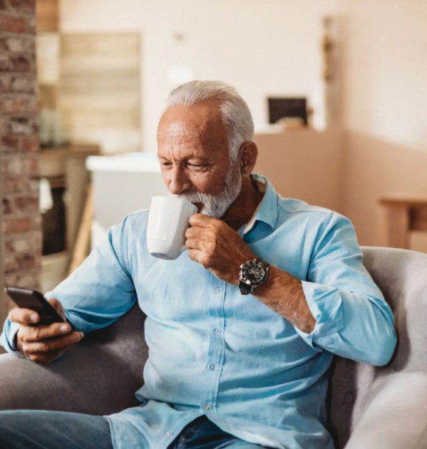 Trackers pour personnes âgées dans les téléphones