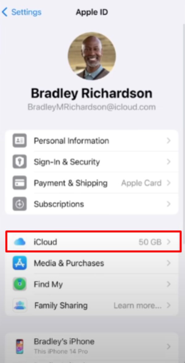 「iCloud」をタップします