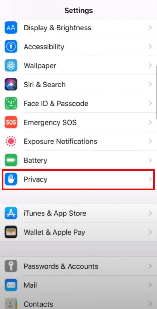 「プライバシー」をタップします