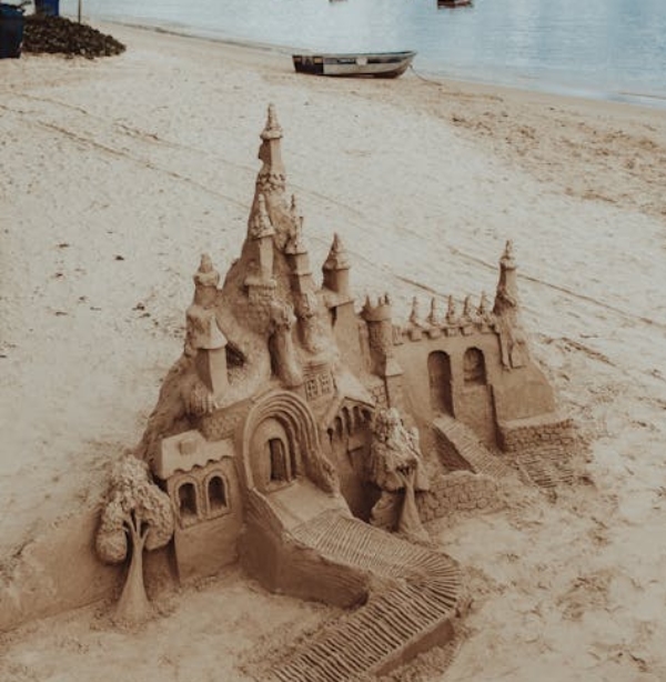 Costruzione del castello di sabbia