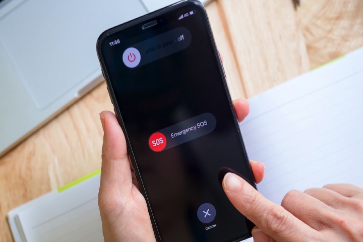 Förstå vad SOS betyder på iPhone