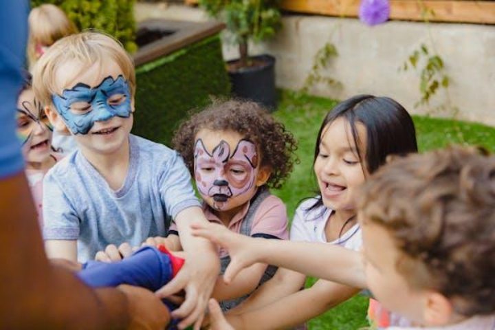 Giochi di festa coinvolgenti per bambini: dai bambini piccoli agli adolescenti