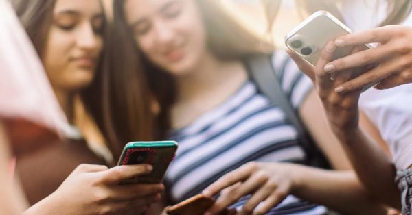 Pros-of-social-media-for-teens Pros and cons of social media for teens