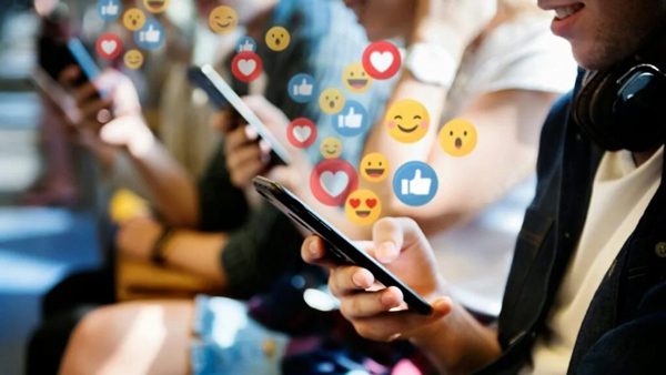 bergabunglah dengan forum gadis media sosial